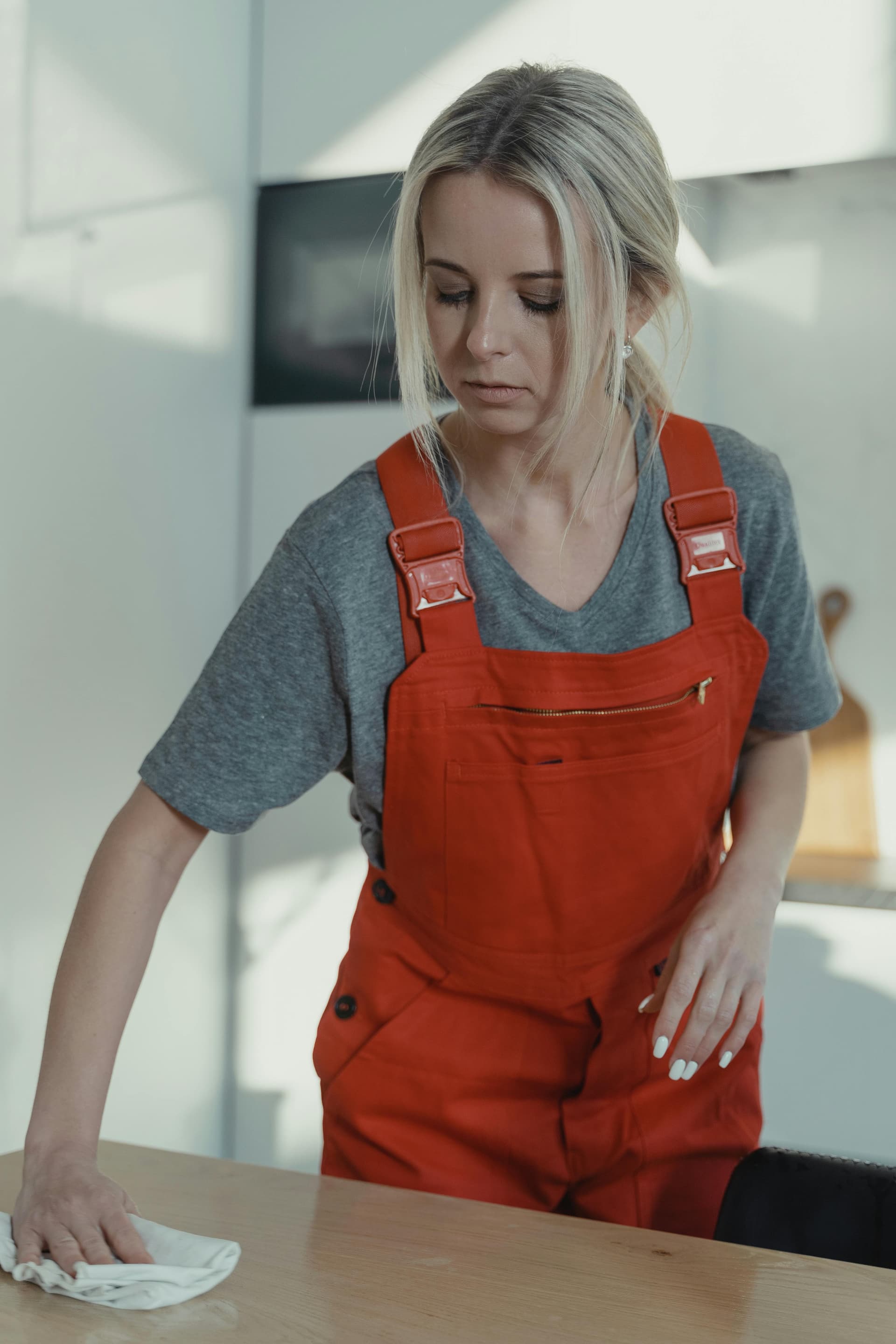 Office Cleaning Services Dubai for Desks, Carpets, and Common Areas